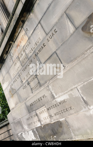 Denkmal für die schottische Wissenschaftler John Playfair (1748 – 1819) im Regent Gardens, Edinburgh Stockfoto