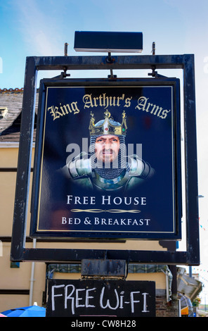 King Arthur es Arms Pub Schild am Tintagel Cornwall Stockfoto