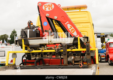 Kran und Seilwinde Mechanismus auf der Rückseite eine große Erholung LKW/LKW Stockfoto