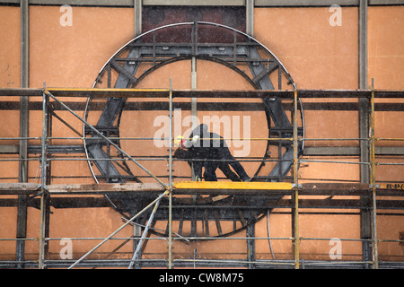 Bauarbeiter auf dem Gerüst im Palast der Republik Stockfoto