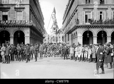 Joan Arc-Feierlichkeiten in Paris Platzieren des Pyramides Stockfoto