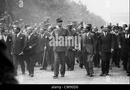 General de Gaulle hinunter Champs-Elysées auf Befreiung Paris (August 1944) Stockfoto