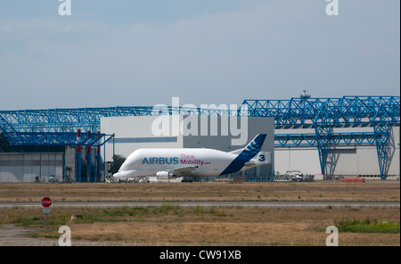 Airbus Industrie HQ in Toulouse Frankreich ein Airbus A300 Super Transporter Flugzeuge geparkt auf dem Vorfeld Stockfoto