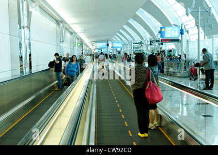 Rolltreppe am Dubai International Airport Stockfoto