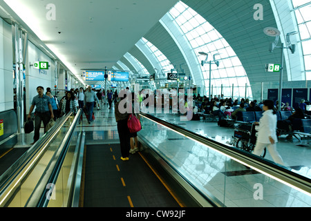 Rolltreppe am Dubai International Airport Stockfoto