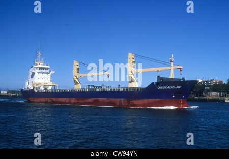 5057tonnes Zufuhrleitung Unternehmen allgemeine Frachtschiff "Süßwasserspeicher Merchant" Eingabe des Flusses Tyne in Nordengland Stockfoto