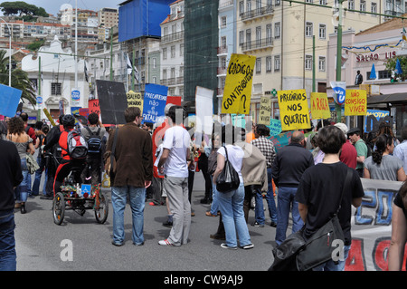 1.Mai - Workers' Day Demonstration in Lissabon, Portugal. Vor dem Marsch. Stockfoto