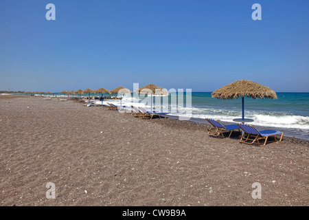 Kamari Strand Kamari, Santorini, Griechenland - leer in Zeiten der Wirtschaftskrise Stockfoto