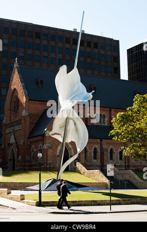 Perth Western Australia - Die zeitgenössische Skulptur Ascalon außerhalb St Georges Cathedral Stockfoto