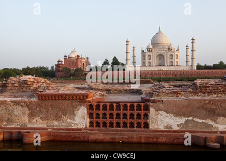 Ein Blick auf das Taj Mahal von Moonlight Garden, Mahtab Bagh Stockfoto