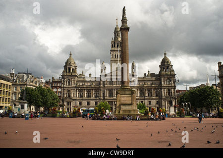 Glasgow City Chambers von George square, Walter Scott Monument vor den Kammern. Stockfoto