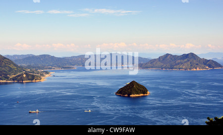 Seto-Inlandsee in Japan vom Berg Misen auf Miyajima, Japan gesehen. Stockfoto