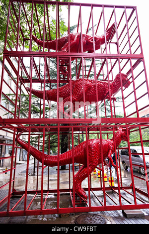 Avantgardistische Skulptur im öffentlichen Raum an den 798 Art Zone in Peking, China Stockfoto