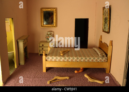 Schlafzimmer in ein Puppenhaus. Stockfoto