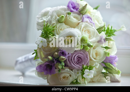 Eine detaillierte Studie über eine florale Brautstrauß in natürlichem Licht Stockfoto