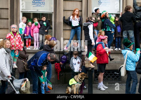 St. Patricks Day Menschenmenge Stockfoto