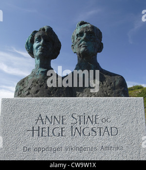 Skulptur von Anne Stine und Helge Ingstad am L'Anse Aux Meadows Wikingerdorf, Neufundland Stockfoto