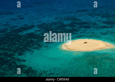 Luftaufnahme von Upolu Cay Hubschrauberlandeplatz reef clam Betten am Great Barrier Reef Coral Sea an der Küste von Queensland Australien Stockfoto