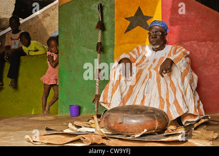 Chief (König) Zotentaar-SuhbaZaa des Stammes Talensi, Tongo, Ghana Stockfoto