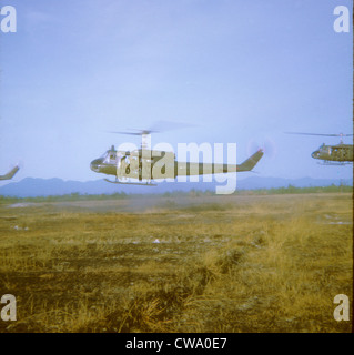 Eines Unternehmens, 227. AHC heben Huey Hubschrauber Kavallerie Truppen Angriff amerikanischer Soldaten GIs uns Armee United States Military einfügen Stockfoto