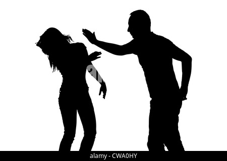 Silhouette eines Mannes schlug eine Frau, die mit häuslicher Gewalt isoliert auf weißem Hintergrund Stockfoto