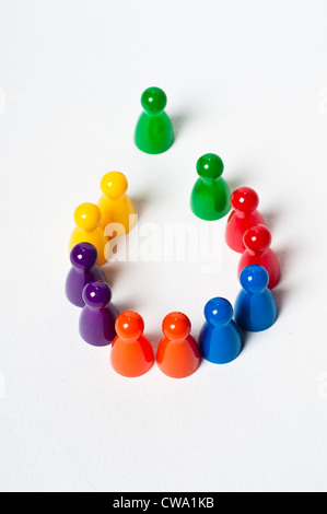 Bunte Figuren machen einen Kreis Stockfoto