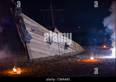 Robert Bradfords Skulptur das Feuerschiff bereit, im Rahmen des Festivals Herne Bay in Flammen aufgehen Stockfoto