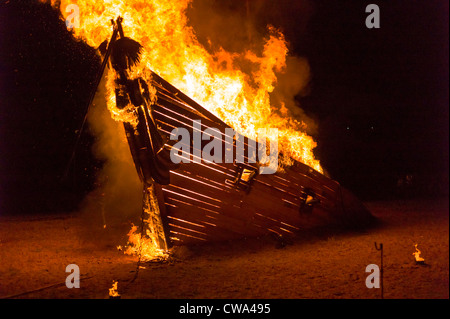 Robert Bradfords Skulptur geht das Schiff in Flammen im Rahmen des Festivals Herne Bay Stockfoto