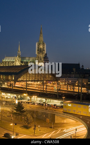 Der Hauptbahnhof und der Kölner Dom Stockfoto