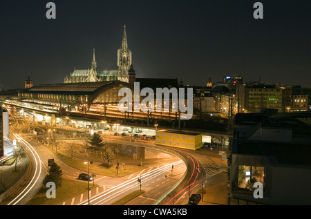 Der Hauptbahnhof und der Kölner Dom Stockfoto