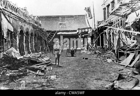 Straße Szene IN TAIYUAN zersplittert Ruinen Linie dieser Straße in Taiyuan, wichtigste Stadt in Nordchina, nach japanischen Bombardierung. A Stockfoto