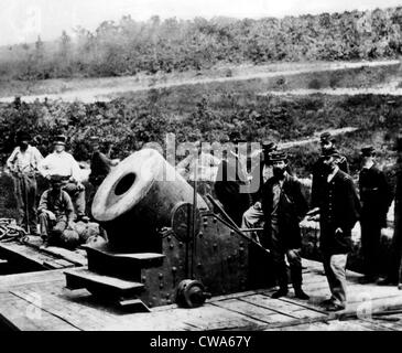 Der amerikanische Bürgerkrieg, Unionssoldaten rund um den Diktator, ein 13-Zoll-Belagerung Mörser Kanone, ca. 1861. Höflichkeit: CSU Stockfoto