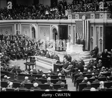 Präsident Calvin Coolidge (1872-33) liefert seine erste Nachricht an den Kongress am 6. Dezember 1923, nach seiner Himmelfahrt von der Stockfoto