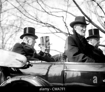 Incoming President Warren G. Harding (1865-1923) riding in open convertible to his inauguration with Presidential Woodrow Stockfoto
