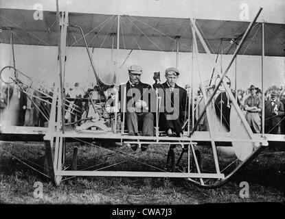 Oktober 1910, dauert Ex-Präsident Roosevelt einen Flug in St. Louis mit berühmten Piloten Archibald "Arch" Hoxie.  Zwei Monate später Stockfoto