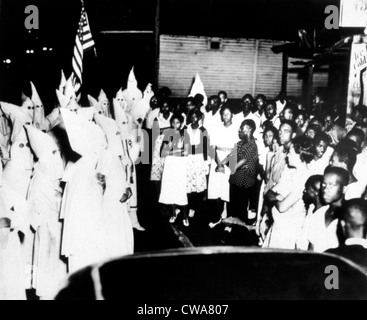 Schwarze und Ku Klux Klan in Lakeland, Fl. Im Jahr 1938. Höflichkeit: CSU Archive / Everett Collection Stockfoto