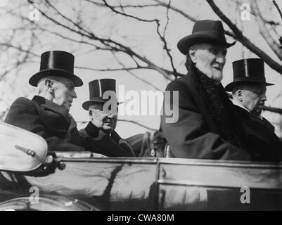 Incoming President Warren G. Harding (1865-1923) riding in open convertible to his inauguration with Presidential Woodrow Stockfoto