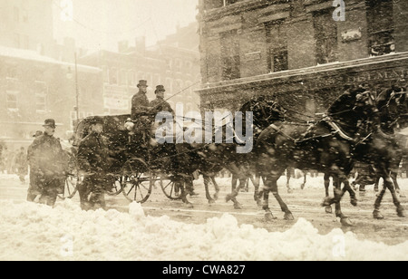 Präsident William Taft (1857-1930) Reisen über Schnee bedeckt Straßen zu seiner Amtseinführung 4. März 1909 in einer Pferdekutsche Stockfoto