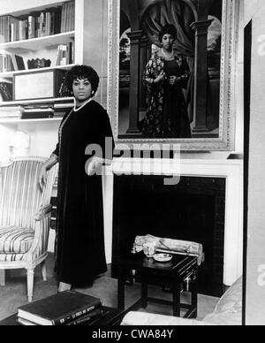 Leontyne Price, US-amerikanischer Opernsänger (Tenor), zu Hause, ca. 1967. Höflichkeit: CSU Archive/Everett Collection Stockfoto