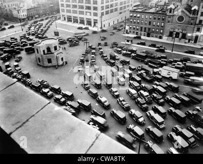 Stau am Eingang des Holland Tunnel New York. New York City, ca. 1920er Jahre. Höflichkeit: CSU Archive/Everett Stockfoto