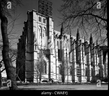 Cathedral of Saint John the Divine, New York City, ca. 1941. Höflichkeit: CSU Archive/Everett Collection Stockfoto