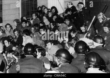 Polizei in Harvard Yard an der Harvard University in Cambridge, Massachusetts, nachdem Studenten auf dem Campus Militär protestiert Stockfoto