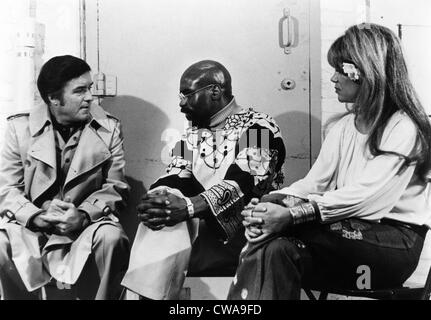 Mike Douglas und Dyan Cannon interview Rubin 'Hurricane' Carter im Staatsgefängnis in Trenton, New Jersey, 1975. Höflichkeit: CSU Stockfoto