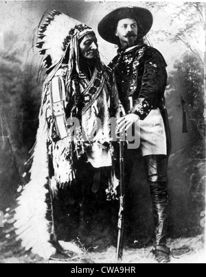 SITTING BULL & BUFFALO BILL-After Sitting Bull schließlich erobert wurde, reiste er eine Zeitlang von Buffalo Bills Wild-West Stockfoto