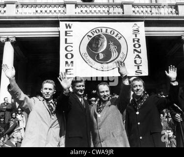 New Yorks Bürgermeister John Lindsay (zweiter von links) mit Apollo 14 Astronauten Stuart Roosa (ganz links), Edgar Mitchell (zweiter von Stockfoto