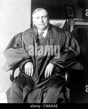 Harlan F. Stone (1872-1946), Richter des US Supreme Court (1925 – 41) und Oberrichter (1941 – 46) in seinen Roben zuordnen, ca. Stockfoto