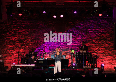 Sängerin Dionne Warwick erklingt in Brecon Jazz Festival 2012 Stockfoto