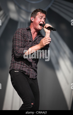 Tom Chaplin von Keane, die live auf der Bühne beim V Festival in Hylands Park, Chelmsford, Essex Stockfoto