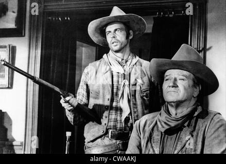 RIO LOBO, George Plimpton, John Wayne, 1970... Höflichkeit: CSU Archive / Everett Collection Stockfoto