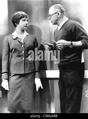 DIE Wohnung, Shirley MacLaine, Regisseur Billy Wilder am Set, 1960. Höflichkeit: CSU Archive / Everett Collection Stockfoto